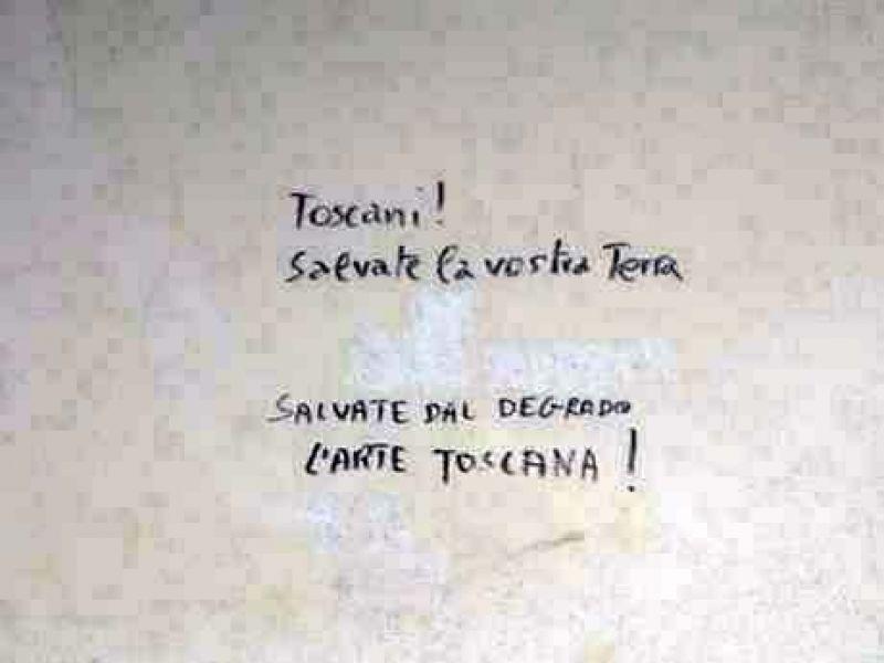 Brucianesi, Lamole, antica chiesa di Santa Maria in Lamole (scritta sul muraria) - (2004)