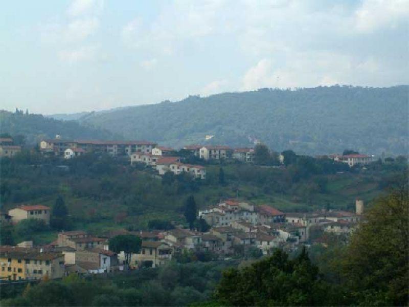 Porto di Mezzo e zona Sodole dalla riva destra dell'Arno in Lastra a Signa  (foto 2005)