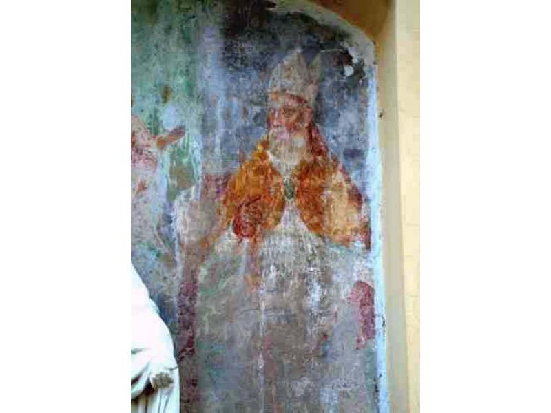Sant'Ilario chiesa. Madonna fra Santi (XV sec) affresco facciata 2007