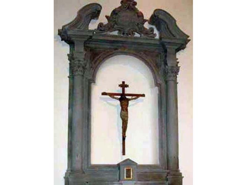 Santo Stefano a Calcinaia<br>Altare di sinistra - Crocifisso ligneo (XIV sec) | Lastra a Signa, foto 2006