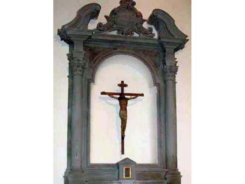 Santo Stefano a Calcinaia<br>Altare di sinistra - Crocifisso ligneo (XIV sec) | Lastra a Signa, foto 2006