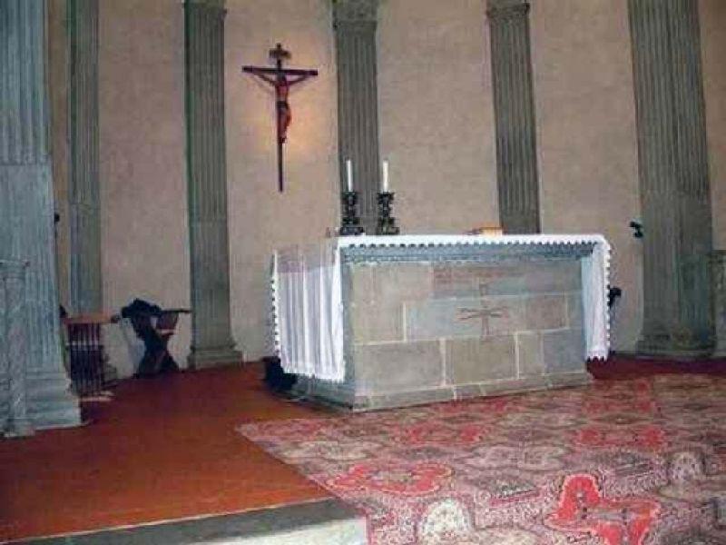Altar Maggiore con Abside ( Leon Battista Alberti XV sec)