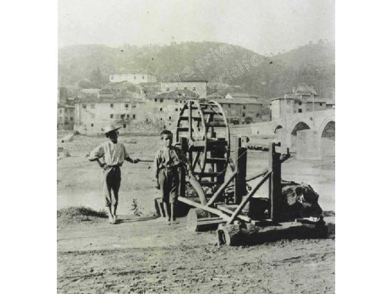 Ponte a Signa -  24  Sistemazione dell`Arno Giovanissimi operai 1903