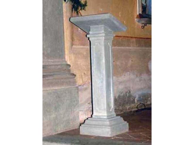 Leggio in pietra scolpito a mano  proveninete dalla cave della Gonfolina | Santa Maria alle Selve (Lastra a Signa 2005)