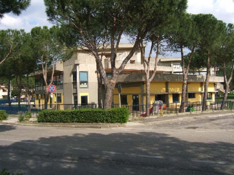 Castagnolo. Centro Sociale Residenziale, scuola infanzia Giovanni XXIII e Biblioteca comunale| Lastra a Signa(foto 2007)