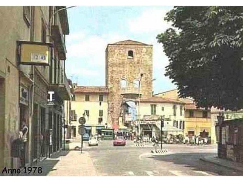 Lastra a Signa, La Posta. Sullo sfondo Porta di Baccio 1979