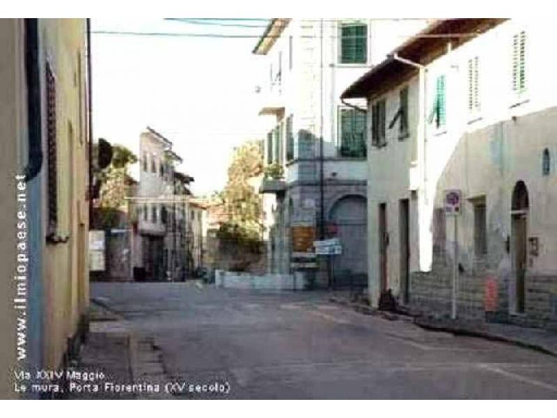 Porta fiorentina da via XXIV Maggio (quello che resta 2005) | Mura di,Lastra a Signa