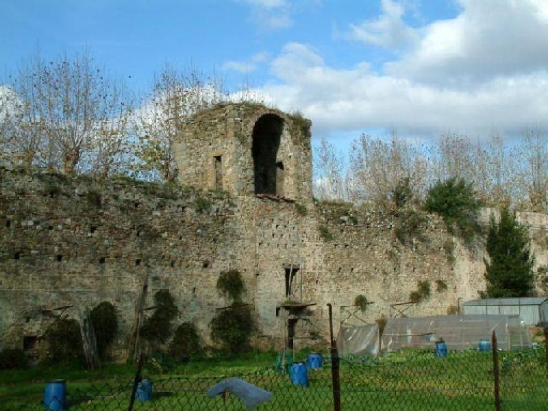 Torre di ponente su Piazza delle Cascine (2003) | Mura di,Lastra a Signa