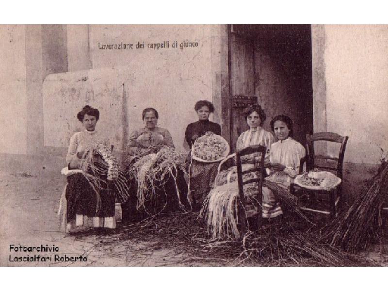 Industria della paglia. Trecciaiole  1920
