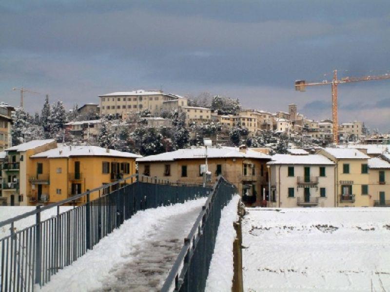 Nevicata, Passerella pedonale sull`Arno e Castello 29 dicembre 2005