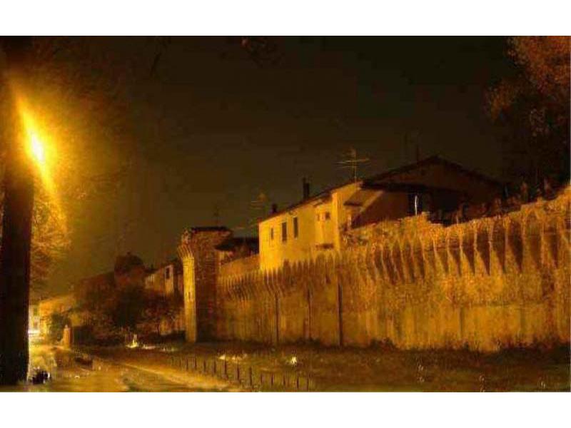 Lastra, le Mura (XV sec)<br>Foto 2004