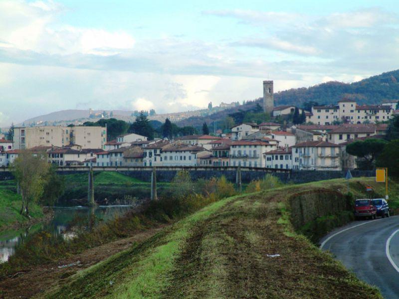 La passerella pedonale e San Martino sullo sfondo (2004)