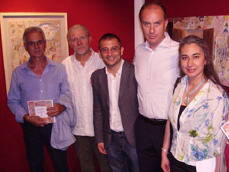 Angela Sabatino con da sinistra il collaboratore d’arte Alessandro Ciucci, gli artisti Marcello Bertini e Giovanni Possenti, il critico d’arte Giovanni Faccenda. Fondazione Banca del Monte – Lucca