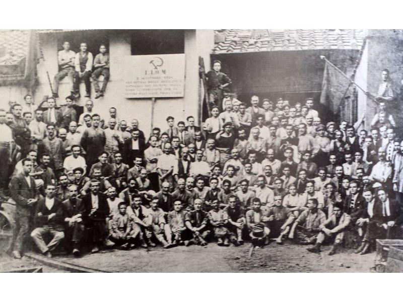 Occupanti della fonderia del Pignone nel corso del Biennio rosso (1920)