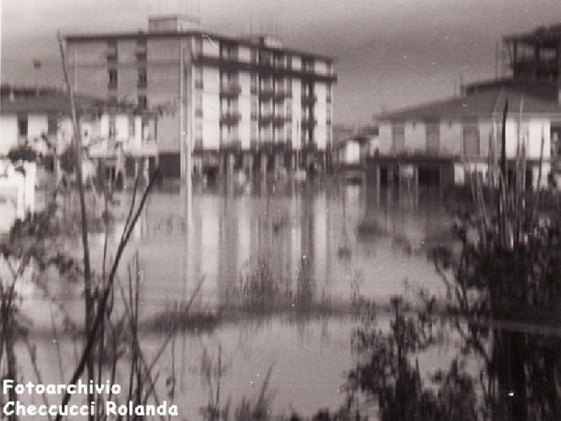 Via Livornese, zona Il Bivio  Vie Gramsci-Livornese-Cipriani (novembre 1966)