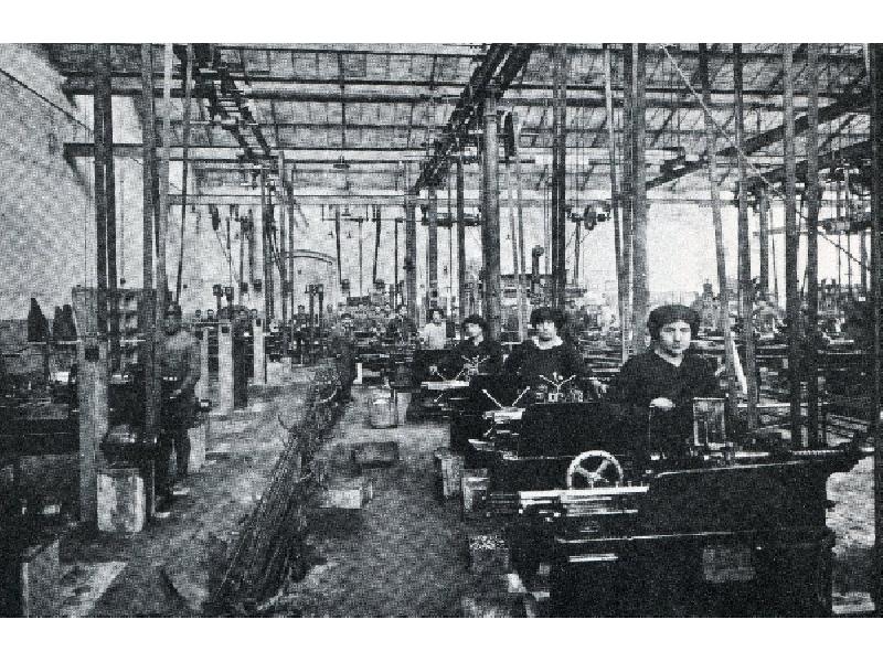 Operaie alle Officine Galileo (1930 circa)