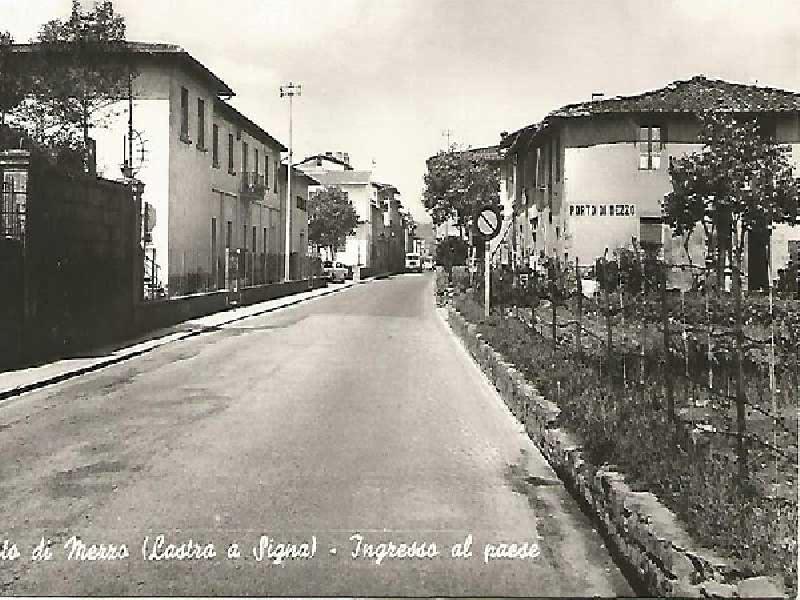 Porto di Mezzo, ingresso del paese (1960 circa)
