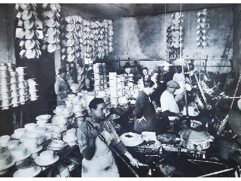 Ponte a Signa, Fabbrica Santini. Reparto presse anno 1925. (Archvio Marco Moretti)