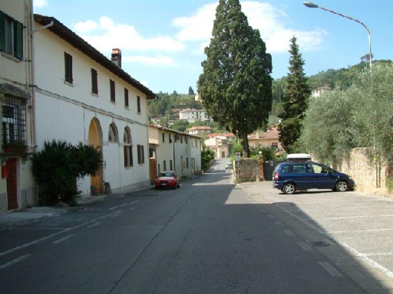 San Martino a Gangalandi<br>Via Leon Battista Alberti<br>(Luglio 2007) | Lastra a Signa