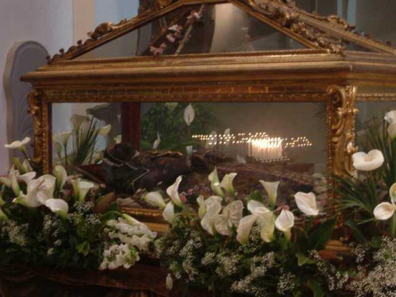 Esposizione del corpo nel lunedì successivo alla domenica di Pasqua. (Giorno della festa)