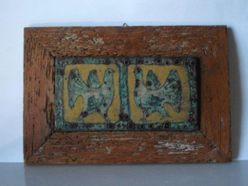 Piastrella con colombi, anni 60. Ceramica, cm. 16x31