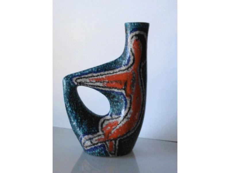Vaso con figure di donne, 1955. Ceramica, cm. h35