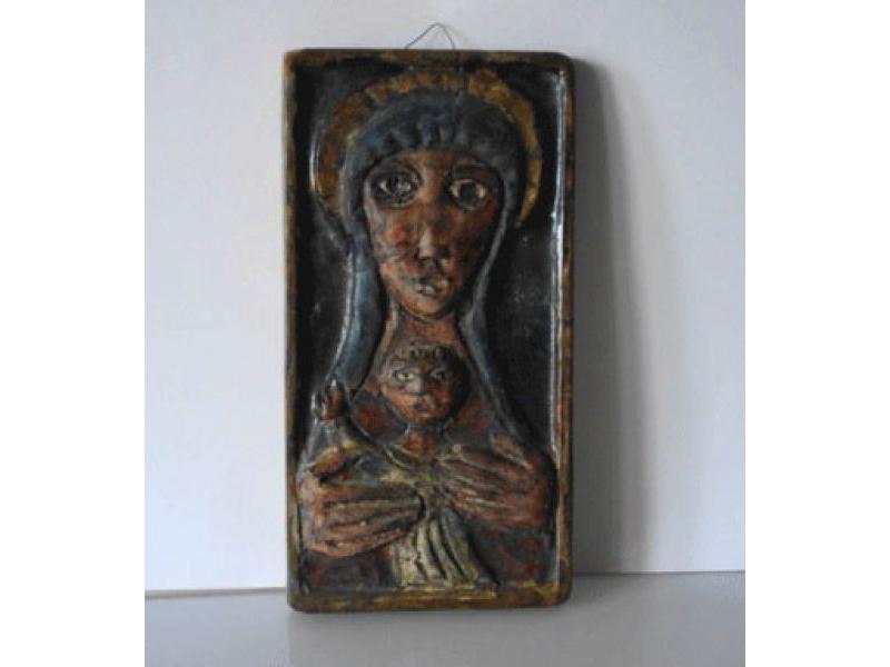 Madonna con bambino, anni 70. Ceramica, cm. 30x15