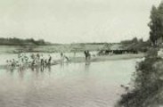 Manovre di cavalleria - Lavatura oggetti di corredo in Arno - 1900 (Ponte a Signa)